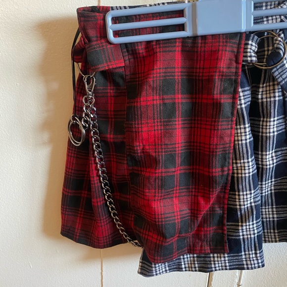Red and Black Plaid Skirt with Chain - Picture 4 of 6
